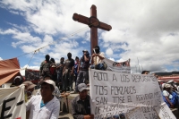Viernes 12 de octubre del 2012. San Cristóbal de las Casas, Chiapas. Indígenas de varias organizaciones sociales marchan para recordar el 12 de octubre y exigir la liberación de los presos indígenas de las cárceles chiapanecas.