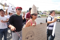 Domingo 10 de junio del 2012. Tuxtla Gutiérrez, Chiapas. Jóvenes estudiantes se congregan alrededor del movimiento #132 para manifestar su adversidad en contra de la polÃtica actual en el paÃs y generar un movimiento de conciencia social desde la base juv Domingo 10 de junio del 2012. Tuxtla Gutiérrez, Chiapas. Jóvenes estudiantes se congregan alrededor del movimiento #132 para manifestar su adversidad en contra de la polÃtica actual en el paÃs y generar un movimiento de conciencia social desde la base juv
