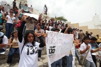 Domingo 10 de junio del 2012. Tuxtla Gutiérrez, Chiapas. Jóvenes estudiantes se congregan alrededor del movimiento #132 para manifestar su adversidad en contra de la polÃtica actual en el paÃs y generar un movimiento de conciencia social desde la base juv Domingo 10 de junio del 2012. Tuxtla Gutiérrez, Chiapas. Jóvenes estudiantes se congregan alrededor del movimiento #132 para manifestar su adversidad en contra de la polÃtica actual en el paÃs y generar un movimiento de conciencia social desde la base juv