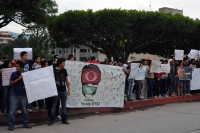Lunes 2 de julio del 2012. Tuxtla Gutiérrez, Chiapas. El movimiento #132 Tuxta se manifiesta esta tarde en la avenida central para protestar en contra del fraude electoral.