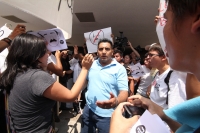 Martes 29 de mayo del 2012. Tuxtla Gutiérrez, Chiapas. Infiltrados y desmanes de jóvenes ajenos al movimiento #132 este medio día en la capital del estado.