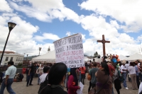 Domingo 22 de julio del 2012.. San Cristóbal de las Casas, Chiapas. Manifestantes del movimiento •132 realizan un mitin en la Plaza de la Paz para protestar posteriormente en las instalaciones de la Ex Maquiladora donde se construirá un nuevo Soriana en e
