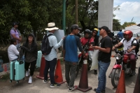 20230629. Tuxtla Continuan las protestas en el tramoo carretero Tuxtla- San CritÃ³bal de las Casas por los familiares de los 16 secuestrados de la SSyPC