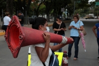 20230629. Tuxtla. Familiares de los trabajadores de la SSPyPC secuestrados se manifiestan en el cuartel de la policÃ­a de Chiapas.