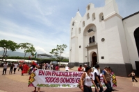 Sábado 28 de junio del 2014. Tuxtla Gutiérrez. La comunidad Lésbico, Gay Bi y Transexual, Travesti de Chiapas marcha por la avenida central exigiendo igualdad, respeto y libertada en este estado del sureste de México.