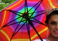 Sábado 28 de junio del 2014. Tuxtla Gutiérrez. La comunidad Lésbico, Gay Bi y Transexual, Travesti de Chiapas marcha por la avenida central exigiendo igualdad, respeto y libertada en este estado del sureste de México.