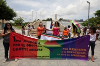 Sábado 28 de junio del 2014. Tuxtla Gutiérrez. La comunidad Lésbico, Gay Bi y Transexual, Travesti de Chiapas marcha por la avenida central exigiendo igualdad, respeto y libertada en este estado del sureste de México.