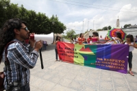 Sábado 28 de junio del 2014. Tuxtla Gutiérrez. La comunidad Lésbico, Gay Bi y Transexual, Travesti de Chiapas marcha por la avenida central exigiendo igualdad, respeto y libertada en este estado del sureste de México.