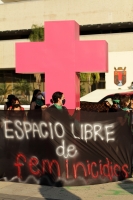 Miércoles 25 de noviembre del 2020. Tuxtla Gutiérrez. La cruz conmemorativa en contra de la violencia de las mujeres instalada en la Plaza Central de la ciudad por las integrantes de los grupos feministas Miércoles 25 de noviembre del 2020. Tuxtla Gutiérrez. La cruz conmemorativa en contra de la violencia de las mujeres instalada en la Plaza Central de la ciudad por las integrantes de los grupos feministas