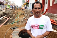 Martes 19 de junio del 2012. Tuxtla Gutiérrez, Chiapas. Vecinos de la 4ª norte, en las cercanÃas de la calle central se quejan de las fracturas que las obras de remodelación ocasionan en los trabajos anteriores por lo que las molestias se han ido acumulan Martes 19 de junio del 2012. Tuxtla Gutiérrez, Chiapas. Vecinos de la 4ª norte, en las cercanÃas de la calle central se quejan de las fracturas que las obras de remodelación ocasionan en los trabajos anteriores por lo que las molestias se han ido acumulan