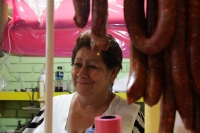 Jueves 5 de mayo del 2016. Tuxtla Gutiérrez. Los mercados de la ciudad reviven cada día gracias a su gente y su alegría, este día festejan los locatarios del Mercado Público 5 de Mayo