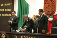 Martes 16 de noviembre. Este medio día se lleva a cabo la toma de protesta de la nueva legislatura local donde destacan los nuevos diputados indígenas dentro del LXIV Congreso chiapaneco.