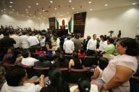 Martes 16 de noviembre. Este medio día se lleva a cabo la toma de protesta de la nueva legislatura local donde destacan los nuevos diputados indígenas dentro del LXIV Congreso chiapaneco.