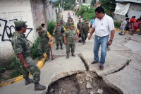 Lunes 9 de septiembre del 2013. Tuxtla Gutiérrez. Habitantes de la colonia 6 de junio ubicada en el lado oriente sur de Tuxtla continúan denunciando la falta de atención al reblandecimiento de la tierra y los constantes derrumbes en esta zona popular de l