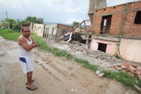Lunes 9 de septiembre del 2013. Tuxtla Gutiérrez. Habitantes de la colonia 6 de junio ubicada en el lado oriente sur de Tuxtla continúan denunciando la falta de atención al reblandecimiento de la tierra y los constantes derrumbes en esta zona popular de l