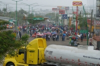 Lunes 13 de junio del 2016. Foto/CD Tuxtla Gutiérrez. La movilización magisterial bloqueó el acceso al libramiento norte sin que se registre violencia a lo largo de la jornada de protestas.