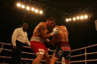 Fernando el Cochulito Montiel retiene los campeonatos mundiales de peso galle del CMB y del OMB ante el panameño Rafael Concepción en el tercer asalto de la función estelar de box realizada esta noche en la ciudad de Tuxtla Gutiérrez.