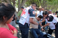 Viernes 9 de marzo del 2018. Tuxtla Gutiérrez. Una persona enferma y con ataques epilépticos se desvanece en la plaza central luego de caminar desde la casa de gobierno para exigir que le sean devueltas las prestaciones de salud.