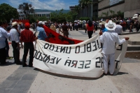 Lunes 6 de agosto del 2012. Tuxtla Gutiérrez, Chiapas. Campesinos de las comunidades de Tila se manifiestan en platón en la plaza central de esta ciudad, para exigir la destitución de la administración municipal y desconocer a los nuevos representantes el