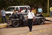 Martes 25 de septiembre del 2012. Tuxtla Gutiérrez, Chiapas. Foto/Mario Castillo. 9 lesionados y 4 carros destruidos dejó el percance que se dio en la entrada de la carreta Tuxtla-Villa Hermosa, Tabasco. Un camión de pasajeros  se quedó sin frenos al baja