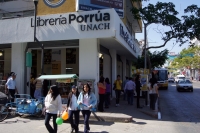 Domingo 20de mayo del  2012. Tuxtla Gutiérrez, Chiapas. La librería Porrua-Unach ofrece descuentos a docentes y estudiantes de la universidad chiapaneca. En boletín de prensa la secretaria administrativa informa a la comunidad universitaria de los porcent