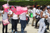 Lunes 4 de junio del 2012. Tuxtla Gutiérrez, Chiapas. Jóvenes estudiantes marchan por la Avenida Central para manifestarse en contra de la violencia electoral promovida por los partido políticos.