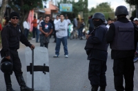Jueves 6 de cotubre 2011. Con “guerra” organizaciones se disputan un predio Jueves 6 de cotubre 2011. Con “guerra” organizaciones se disputan un predio