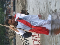 Miércoles 20 de abril. Foto/Pedro Gerardo. Tecun Uman. Migrantes de centro América inician esta mañana un viacrucis en  la frontera de México representando la Pasión de Cristo y lanzando consignas para la protección de las personas que cruzan los diferent