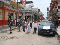 Miércoles 20 de abril. Foto/Pedro Gerardo. Tecun Uman. Migrantes de centro América inician esta mañana un viacrucis en  la frontera de México representando la Pasión de Cristo y lanzando consignas para la protección de las personas que cruzan los diferent