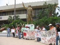 Miércoles 20 de abril. Foto/Pedro Gerardo. Tecun Uman. Migrantes de centro América inician esta mañana un viacrucis en  la frontera de México representando la Pasión de Cristo y lanzando consignas para la protección de las personas que cruzan los diferent