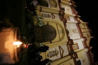 FELIGRESES DE LA CIUDA DE SAN CRISTOBAL DE LAS CASAS ESPERAN LA LLEGADA DEL CUERPO DE DON SAMUEL RUIZ EL CUAL SERA TRASLADADO ESTA MADRUGADA DESE LA CIUDAD DE MEXICO