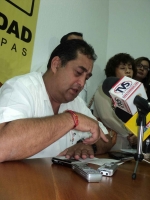 Miércoles 1 de agosto del 2012. Tuxtla Gutiérrez, Chiapas. Luis Raquel Cal y Mayor durante la conferencia de esta mañana en las instalaciones del PRD chiapaneco habla sobre la pugna que la dirigencia nacional mantiene con los militantes estatales.