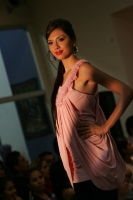 Las jóvenes finalistas del concurso Nuestra Belleza Chiapas 2010 realizan una pasarela en conocido centro comercial presentado ropa casual la noche de este sábado.