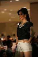 Las jóvenes finalistas del concurso Nuestra Belleza Chiapas 2010 realizan una pasarela en conocido centro comercial presentado ropa casual la noche de este sábado.