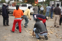 Jueves 6 de cotubre 2011. Con “guerra” organizaciones se disputan un predio