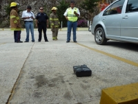 Viernes 10 de abril. Elementos policiacos  y del ejército mexicano se trasladaron a las instalaciones del COBACH en la ciudad de San Cristóbal de las Casas donde fueron localizdos varios paquetes que alarmaron a los estudiantes