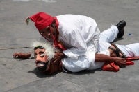 Lunes 10 de junio del 2019. #Tuxtla Gutiérrez. Danzantes #tradicionales del municipio de Rayón, Chiapas realizan la ceremonia de “El David y el Goliat” para exigir descuentos del 90% de los adeudos y tarifas ante #CFE