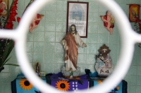 Jueves 1 de noviembre del 2012. Tuxtla Gutiérrez, Chiapas. Los panteones y sus tumbas presentan un reflejo cabal de la personalidad de los pueblos que los alberga, las historias de sus gentes y su paso por su devenir esta presente en cada uno de sus entie