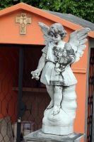 Jueves 1 de noviembre del 2012. Tuxtla Gutiérrez, Chiapas. Los panteones y sus tumbas presentan un reflejo cabal de la personalidad de los pueblos que los alberga, las historias de sus gentes y su paso por su devenir esta presente en cada uno de sus entie