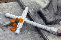 Jueves 1 de noviembre del 2012. Tuxtla Gutiérrez, Chiapas. Los panteones y sus tumbas presentan un reflejo cabal de la personalidad de los pueblos que los alberga, las historias de sus gentes y su paso por su devenir esta presente en cada uno de sus entie