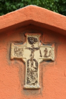 Jueves 1 de noviembre del 2012. Tuxtla Gutiérrez, Chiapas. Los panteones y sus tumbas presentan un reflejo cabal de la personalidad de los pueblos que los alberga, las historias de sus gentes y su paso por su devenir esta presente en cada uno de sus entie