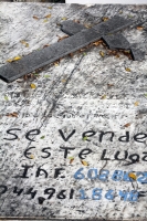 Jueves 1 de noviembre del 2012. Tuxtla Gutiérrez, Chiapas. Los panteones y sus tumbas presentan un reflejo cabal de la personalidad de los pueblos que los alberga, las historias de sus gentes y su paso por su devenir esta presente en cada uno de sus entie