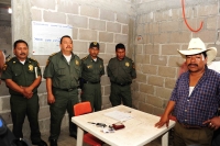 Colonos de la invasión Emiliano Zapata MOCRI retuvieron a una patrulla de transito del estado ya que se encontraba verificando una persona enferma para mandar una patrulla. Al intentar rescatarlo sus compañeros a bordo de la patrulla con numero económico Colonos de la invasión Emiliano Zapata MOCRI retuvieron a una patrulla de transito del estado ya que se encontraba verificando una persona enferma para mandar una patrulla. Al intentar rescatarlo sus compañeros a bordo de la patrulla con numero económico