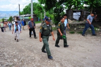 Colonos de la invasión Emiliano Zapata MOCRI retuvieron a una patrulla de transito del estado ya que se encontraba verificando una persona enferma para mandar una patrulla.  Al intentar rescatarlo sus compañeros a bordo de la patrulla con numero económico
