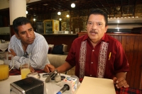 Viernes 27 de abril del 2012. Horacio Culebro Borrayas durante su conferencia de prensa esta mañana en conocido restaurant del centro de la ciudad.