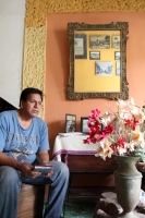 Martes 5 de agosto del 2014. Tuxtla Gutiérrez. Platicando con Sergio de la Cruz en el día internacional de los pueblos indígenas.