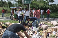 Viernes 29 de agosto del 2014. Tuxtla Gutiérrez. Aspecto del accidente de este medio día en la entrada poniente a la ciudad.