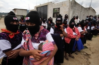 Sábado 7 de mayo. INDIGENAS BASES DE APOYO DEL EZON SE CONCENTRAN EN LA ZONA NORTE DE LA CIUDAD DE SAN CRISTOBAL DE LAS CASAS PARA DAR INICIO A LA MARCHA DEL SILENCIO EN CONTRA DE LA VIOLENCIA CONVOCADA EN MEXICO. LOS IDIGENAS LUCEN PASAMONTAÑAS Y PALIACA