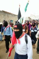Sábado 7 de mayo. INDIGENAS BASES DE APOYO DEL EZON SE CONCENTRAN EN LA ZONA NORTE DE LA CIUDAD DE SAN CRISTOBAL DE LAS CASAS PARA DAR INICIO A LA MARCHA DEL SILENCIO EN CONTRA DE LA VIOLENCIA CONVOCADA EN MEXICO. LOS IDIGENAS LUCEN PASAMONTAÑAS Y PALIACA