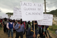 Sábado 7 de mayo. INDIGENAS BASES DE APOYO DEL EZON SE CONCENTRAN EN LA ZONA NORTE DE LA CIUDAD DE SAN CRISTOBAL DE LAS CASAS PARA DAR INICIO A LA MARCHA DEL SILENCIO EN CONTRA DE LA VIOLENCIA CONVOCADA EN MEXICO. LOS IDIGENAS LUCEN PASAMONTAÑAS Y PALIACA
